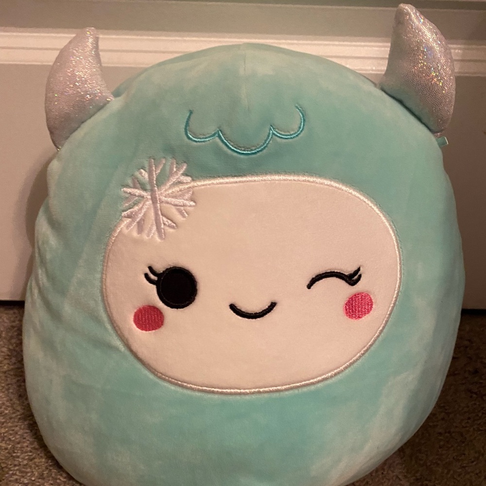 Rare Yollie the Yeti Squishmallow - brand new condition